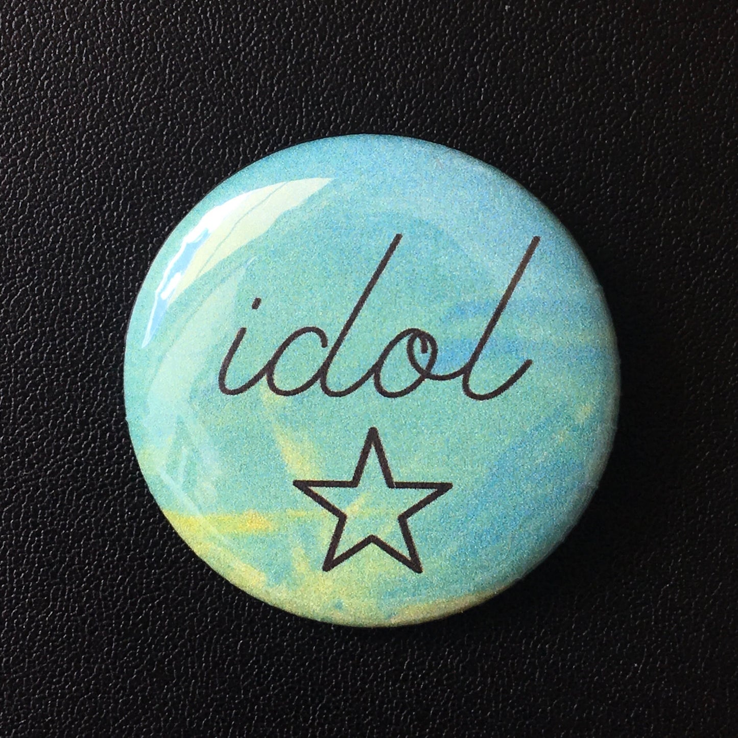 Idol - Button Pin